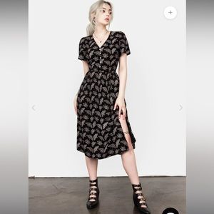 NWT DISTURBIA mortmoth short sleeve midi dress